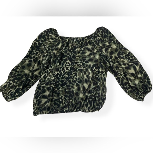 Vince Camuto Women’s Blouse Off Shoulder Green Leopard Print Poet Top Size Large - Picture 1 of 7